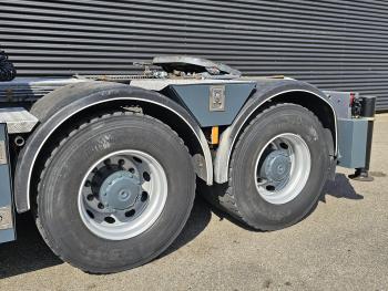 Mercedes-Benz Arocs 3251 8X4 / PALFINGER PK 65002 + JIB